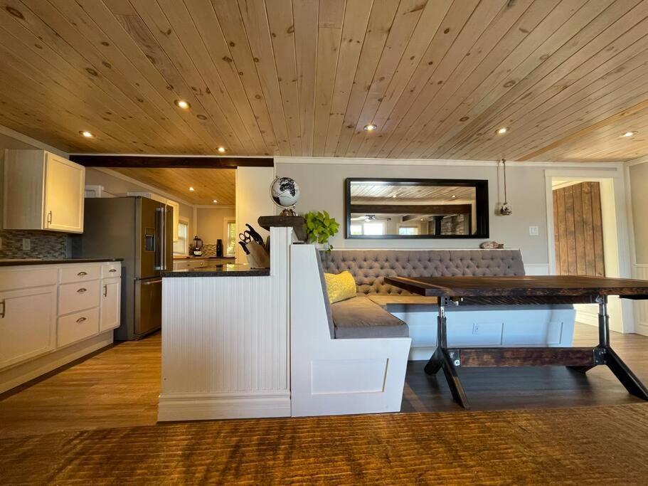 Bespoke Lake Cottage New Minas Exterior photo
