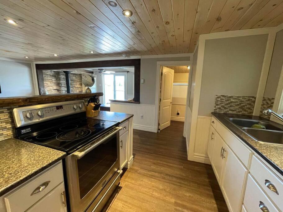 Bespoke Lake Cottage New Minas Exterior photo
