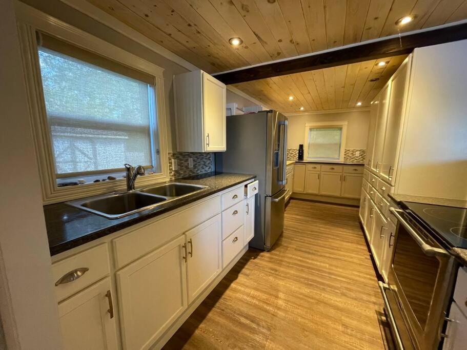 Bespoke Lake Cottage New Minas Exterior photo